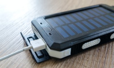 Power bank med solceller på